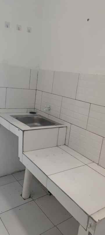 rumah kontrakan 8 pintu