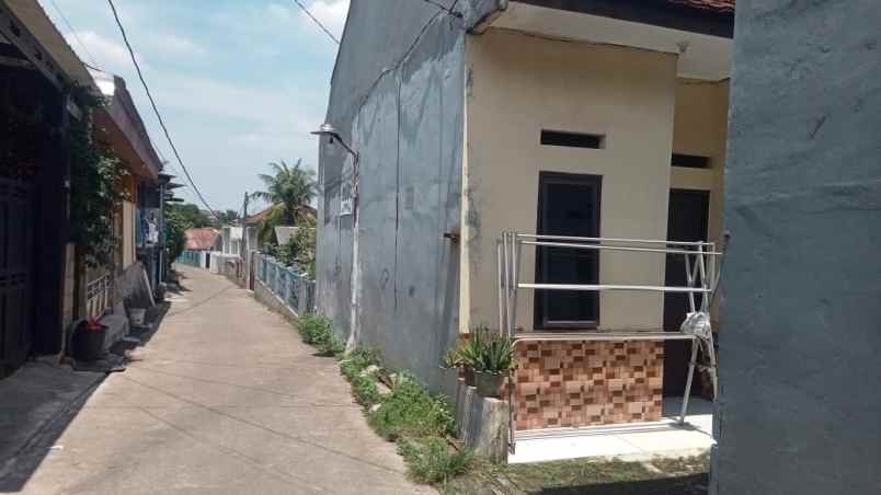 rumah kontrakan 8 pintu