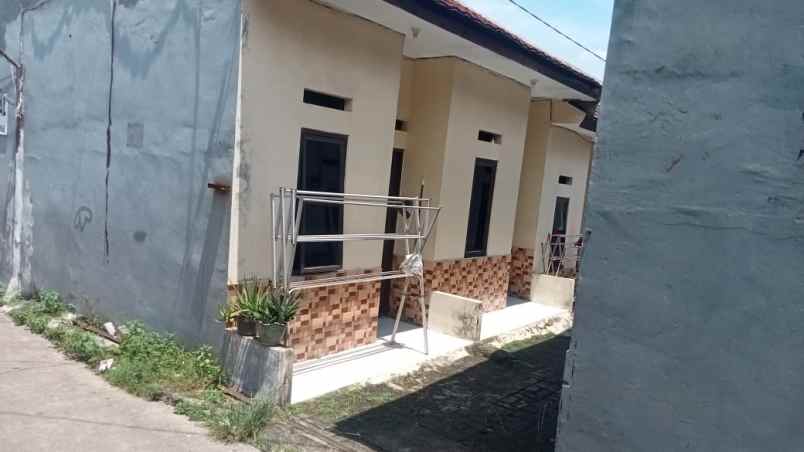 rumah kontrakan 8 pintu