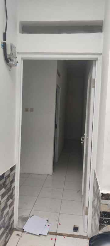 rumah kontrakan 8 pintu