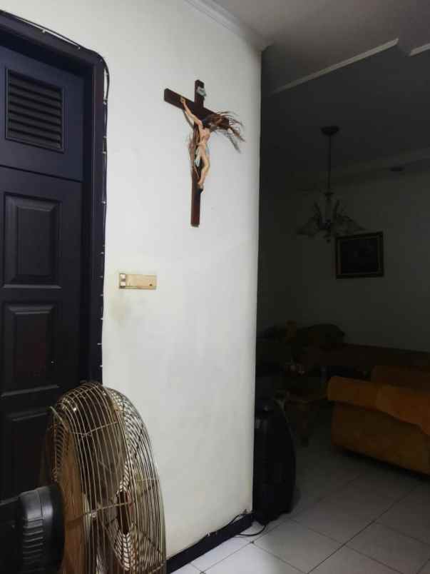 rumah manyar kertoadi strategis garasi 1 carport 1