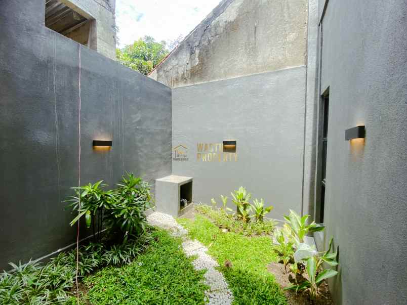 rumah mewah 2 lantai desain klasik di ngemplak sleman