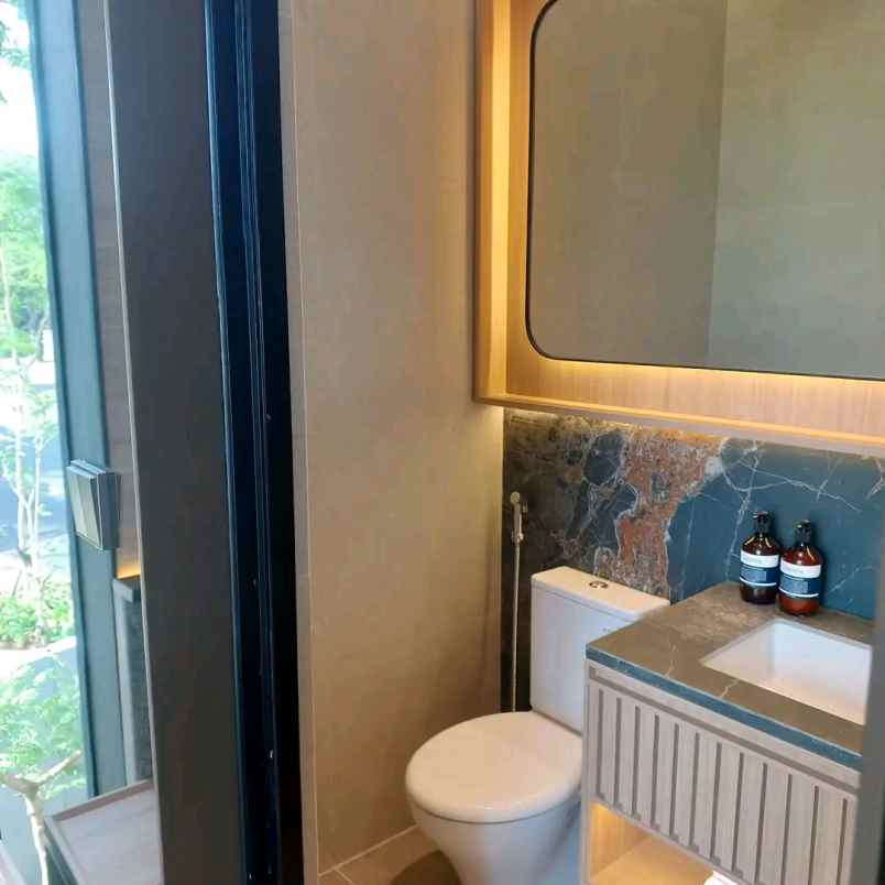 rumah mewah 2 lantai di lippo central karawaci