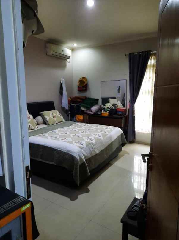 rumah mewah 3 lantai sayap jalan moh toha kota bandung