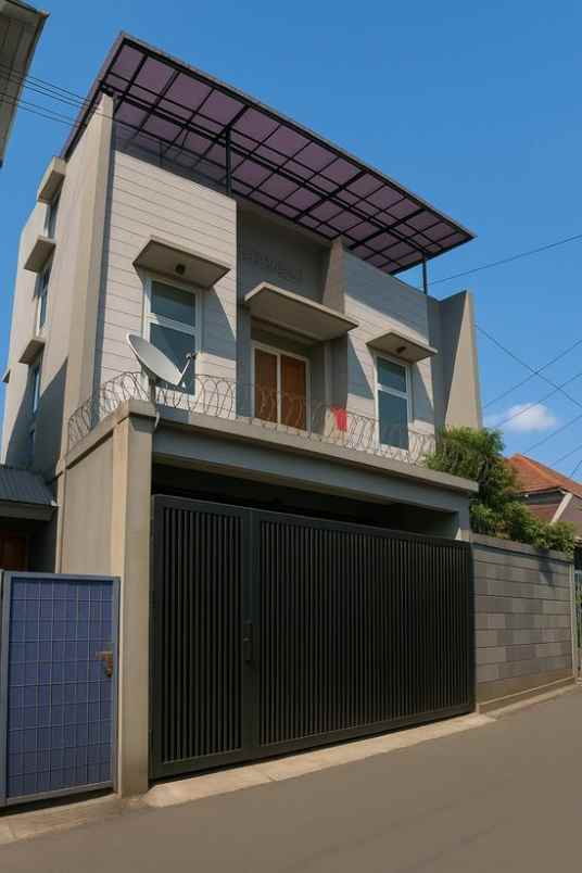 rumah mewah 3 lantai sayap jalan moh toha kota bandung