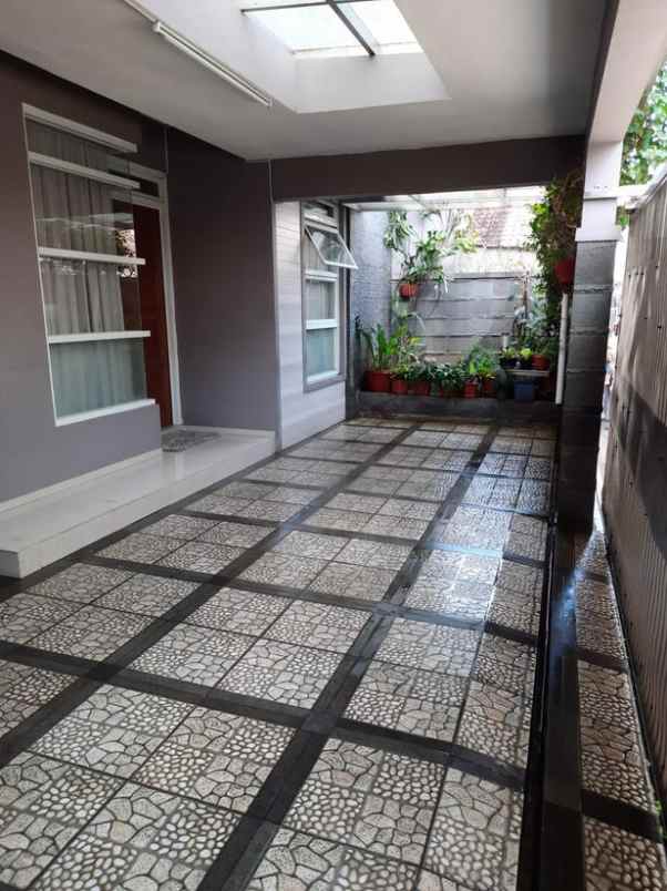 rumah mewah 3 lantai sayap jalan moh toha kota bandung