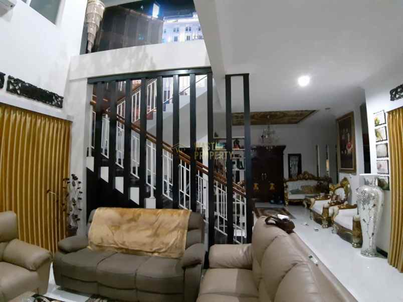 rumah mewah tanah luas harga nego dekat stadion maguwo