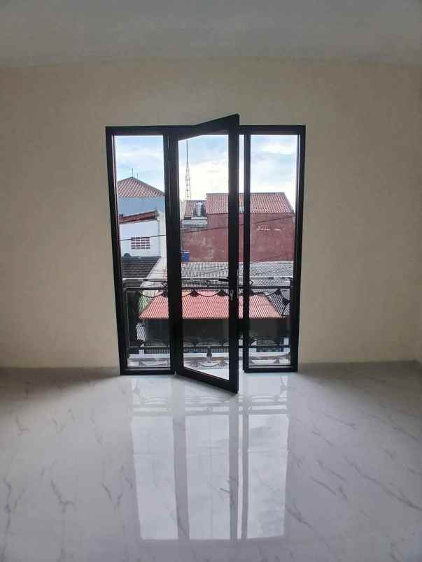 rumah minimalis cantik di perumnas beji depok utara