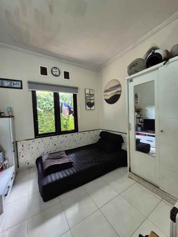 rumah minimalis komplek ciwaruga ada taman belakang