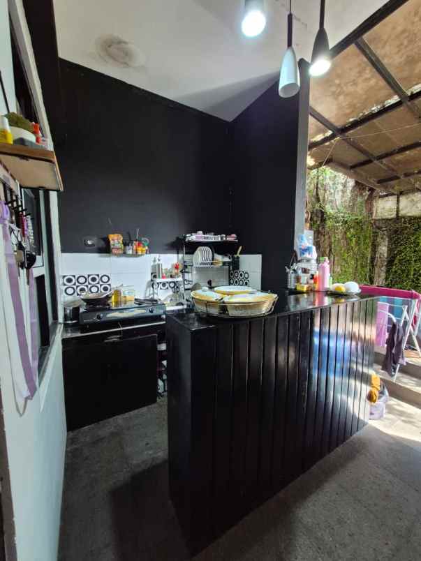 rumah minimalis komplek ciwaruga ada taman belakang