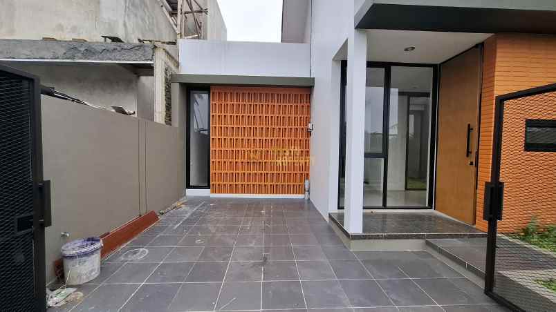 rumah modern minimalis siap huni di jakal km 11