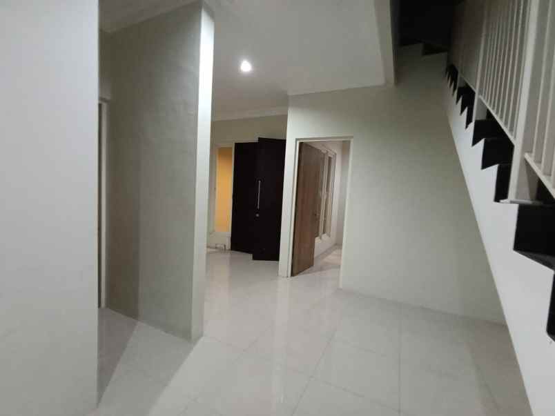 rumah new dukuh kupang 2 lantai siap huni surabaya