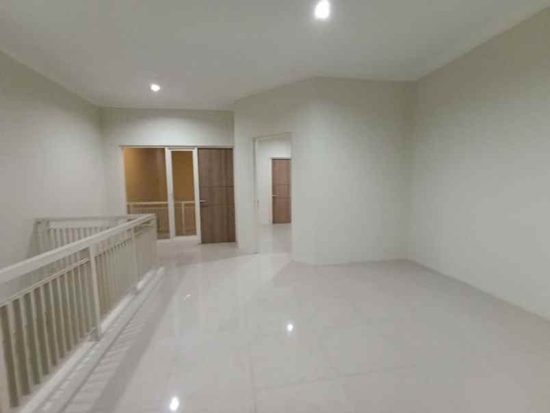rumah new dukuh kupang 2 lantai siap huni surabaya