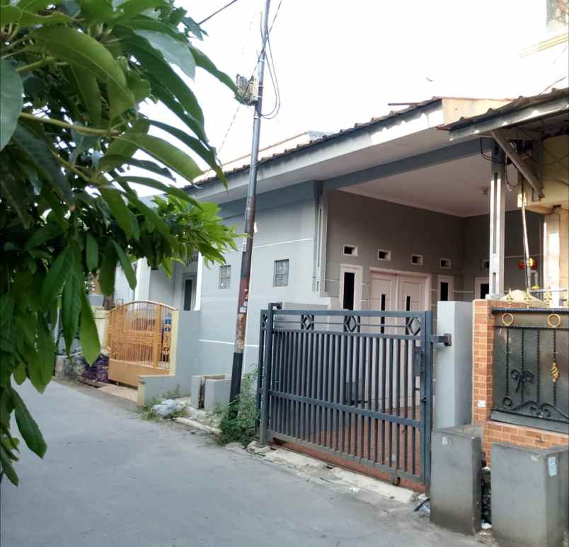 rumah nyaman manis di bintara pondok kopi