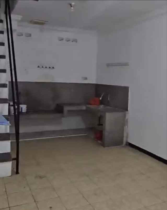 rumah pakuwon city taman mutiara strategis