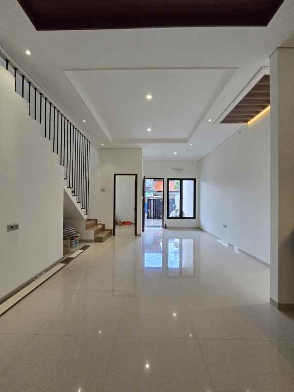 rumah ready stock akses 2 mobil di rawamangun