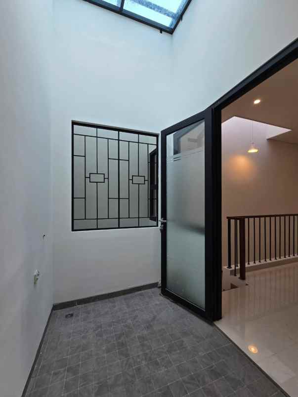 rumah ready stock akses 2 mobil di rawamangun