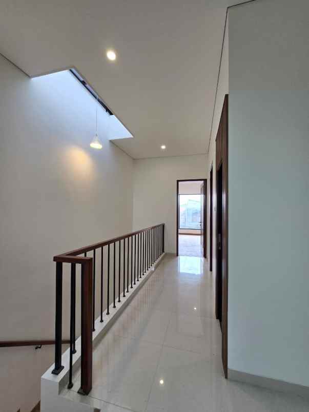 rumah ready stock akses 2 mobil di rawamangun