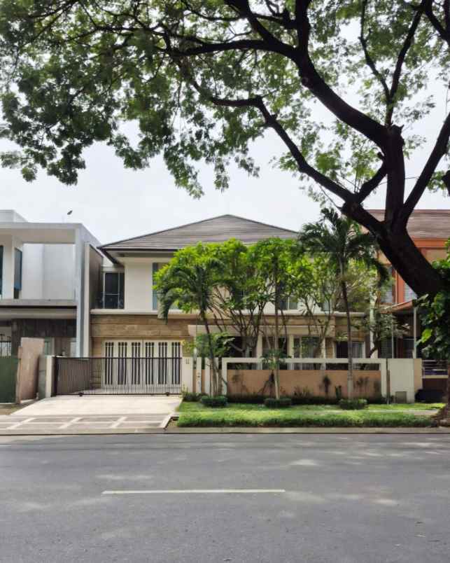 rumah royal residence strategis minimalis pool