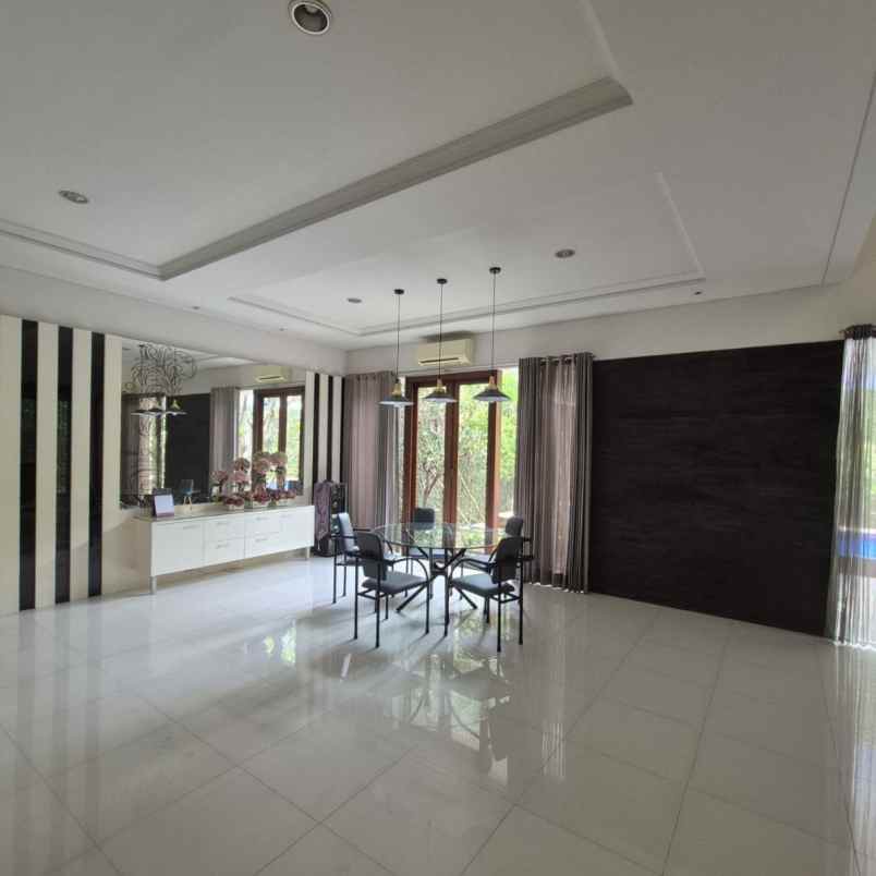 rumah royal residence strategis minimalis pool