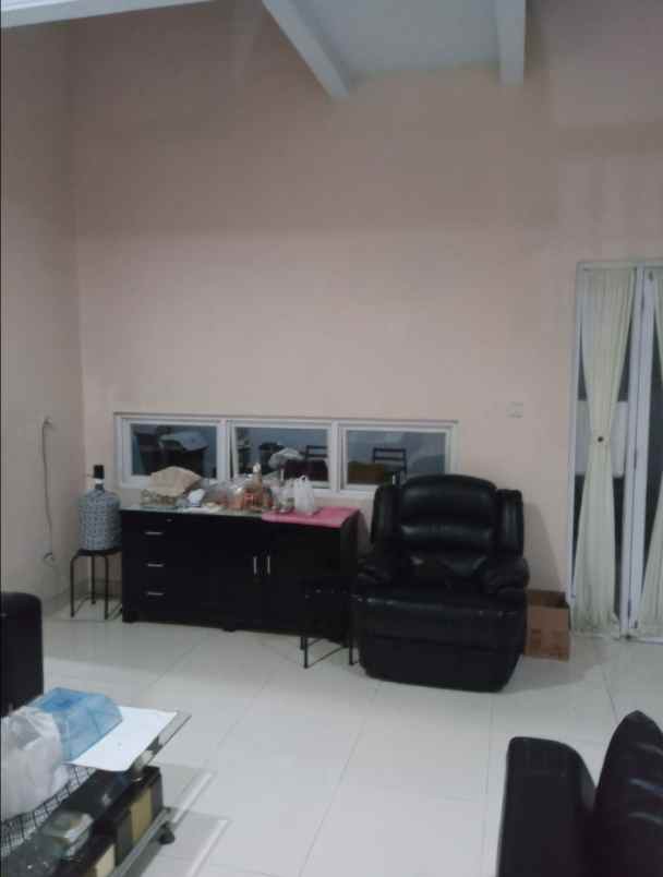 rumah second 2 pantai terawat di harjamukti depok