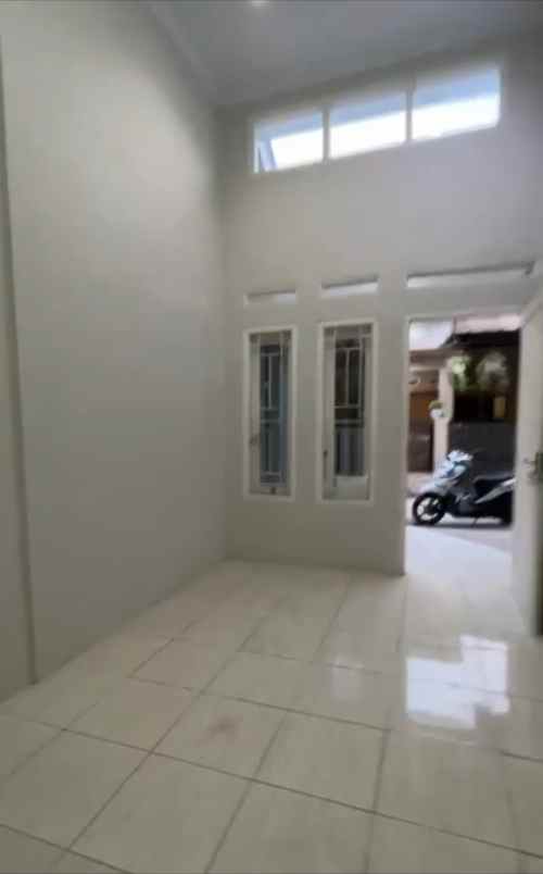 rumah second apik di mampang depok
