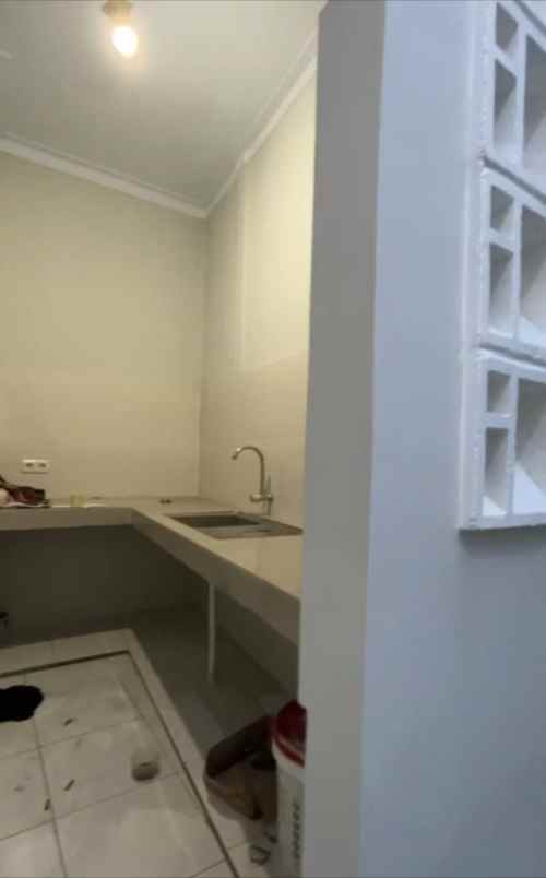 rumah second apik di mampang depok