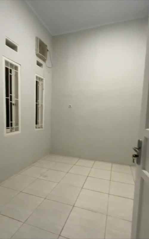 rumah second apik di mampang depok