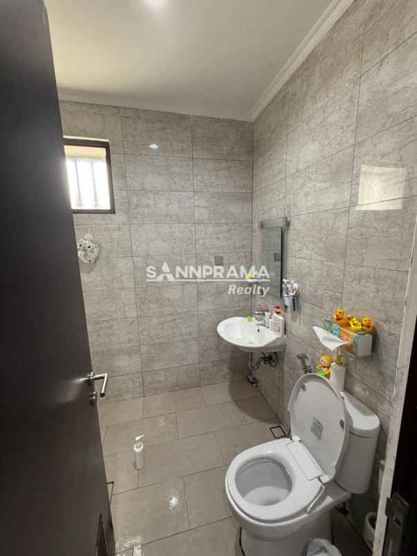 rumah second hook murah siap huni disawangan depok