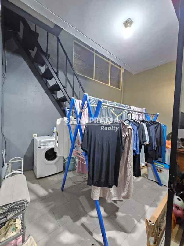 rumah second hook murah siap huni disawangan depok