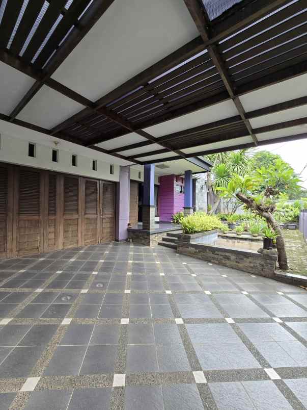 rumah second kokoh terawat di pondok kelapa jaktim