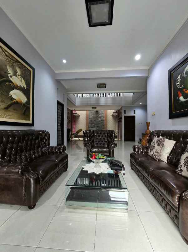 rumah second kokoh terawat di pondok kelapa jaktim