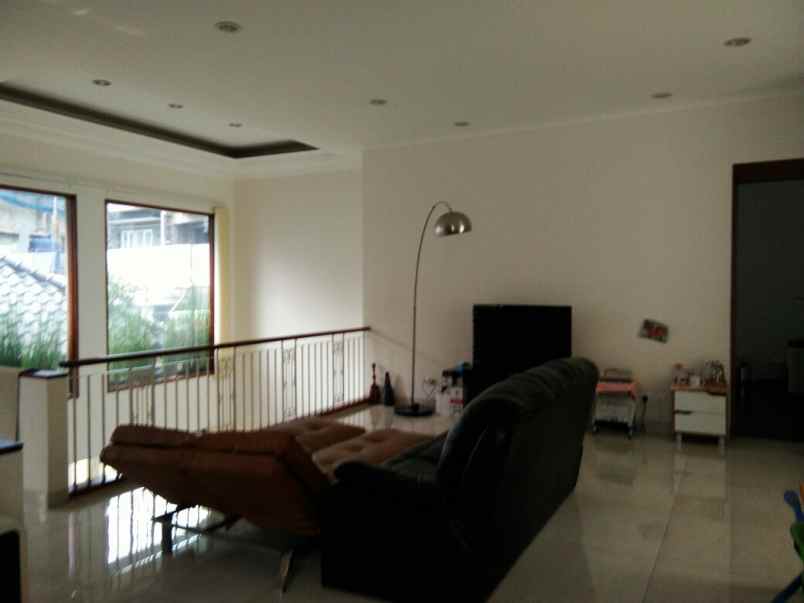 rumah setrasari setramurni