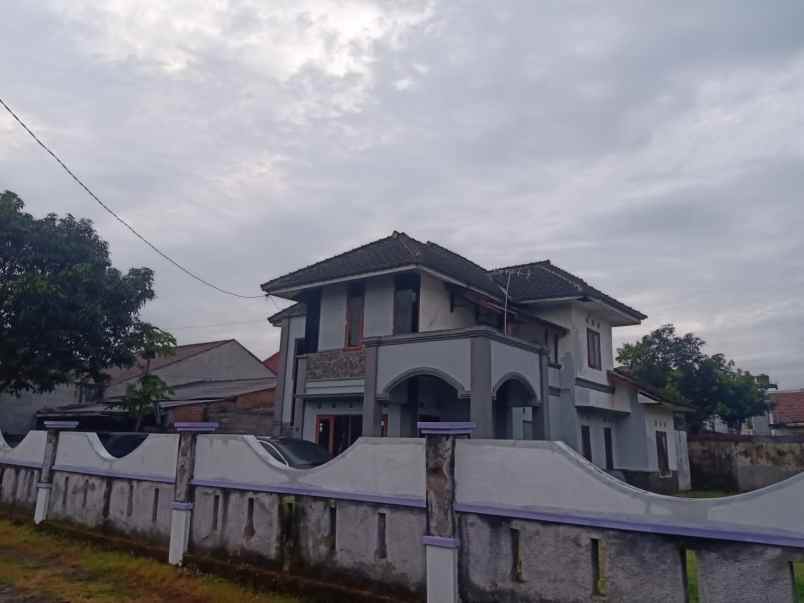 rumah siap huni 2 lantai di polehan malang