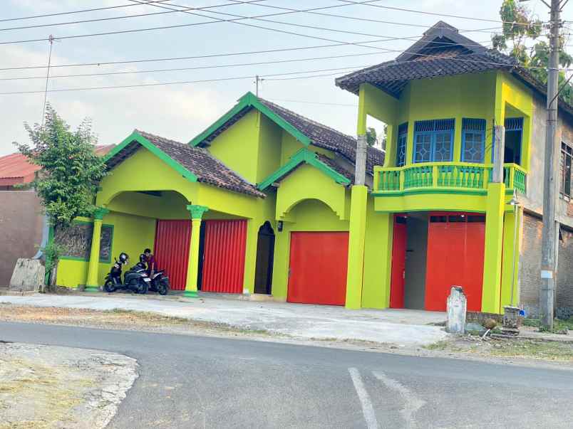 rumah strategis 2 lantai sragen jawa tengah