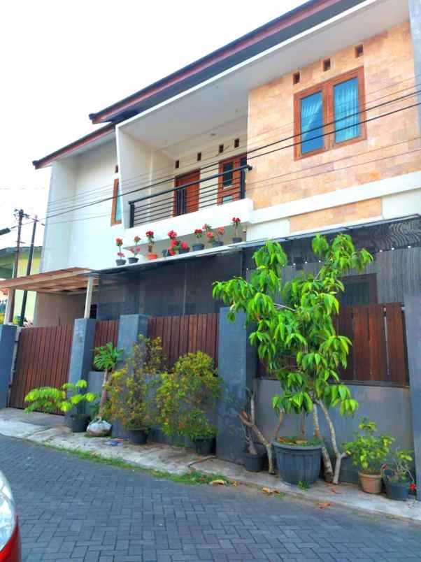 rumah strategis dekat sekolah pusat belanja siap huni