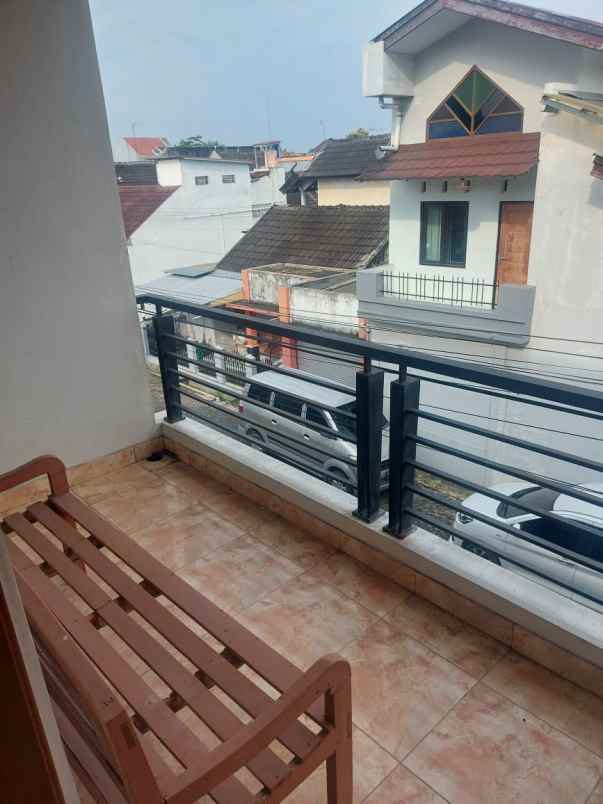 rumah strategis dekat sekolah pusat belanja siap huni