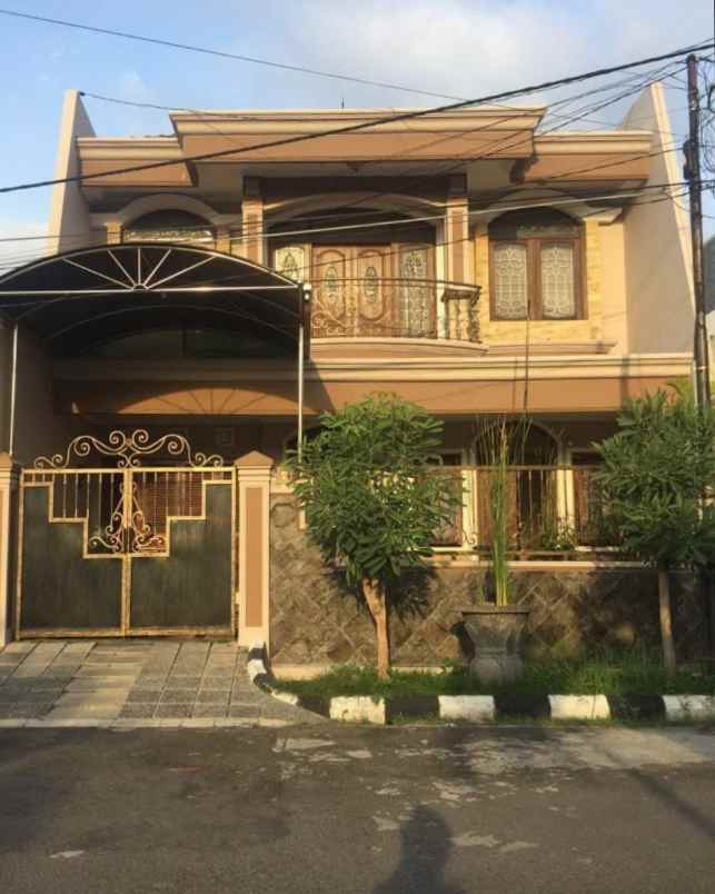 rumah sutorejo prima strategis furnish
