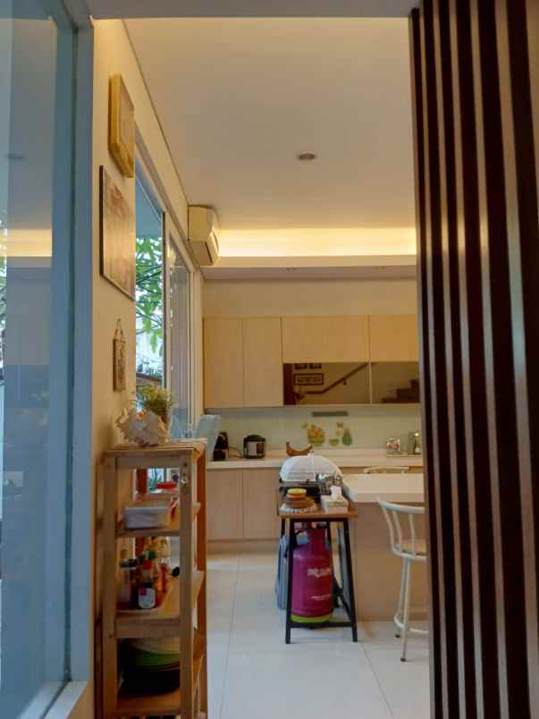 rumah taman beverly golf lippo karawaci