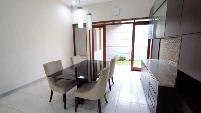 rumah taman holis indah