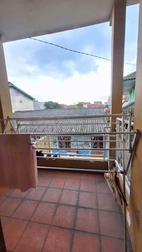 rumah terawat 2 lantai jl depok antapani bandung