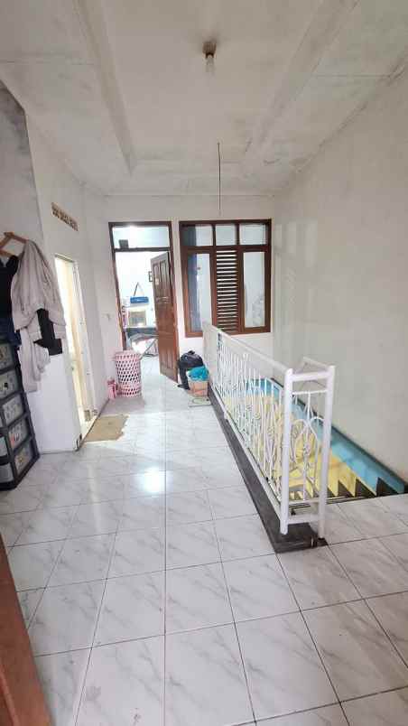 rumah terawat 2 lantai jl depok antapani bandung