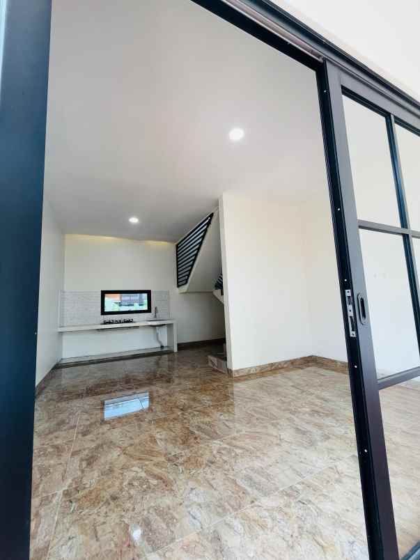 rumah villa jogja utara swimming pool dekat kampus uii