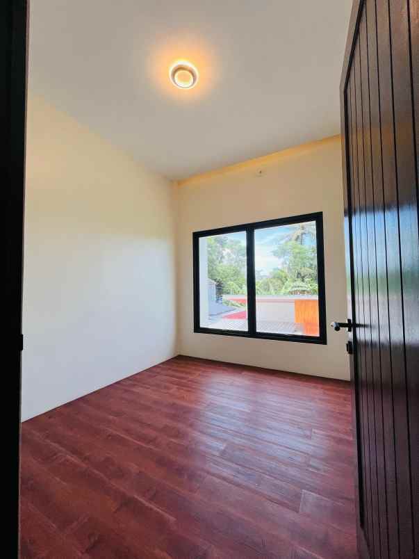 rumah villa jogja utara swimming pool dekat kampus uii