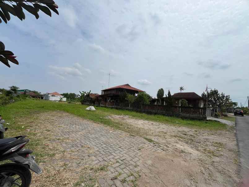 tanah jogja di kaliurang km 8 dekat hyatt dan ugm