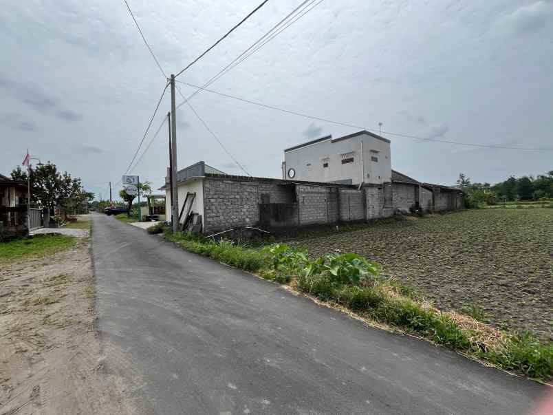 tanah jogja di kaliurang km 8 dekat hyatt dan ugm