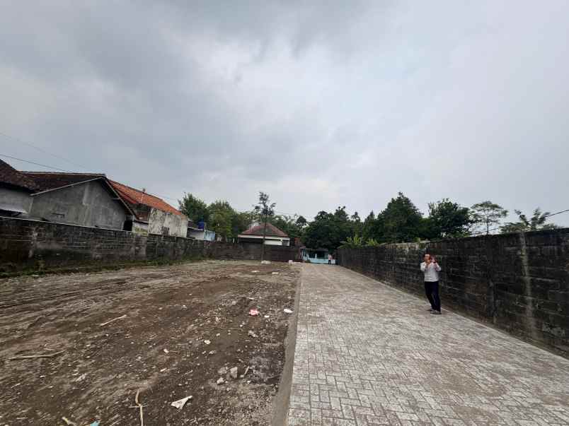 tanah tepi aspal dekat ugm dan hyatt siap bangun