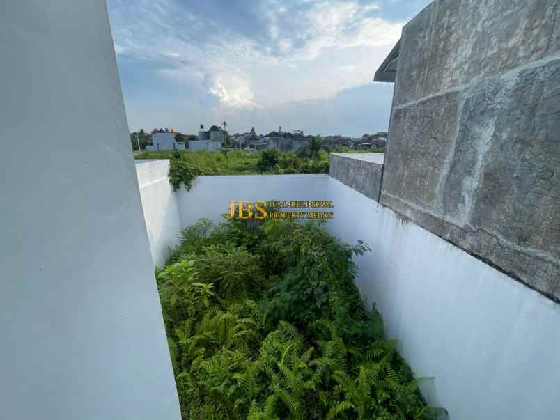 dijual cepat rumah di komplek mayfair residence medan