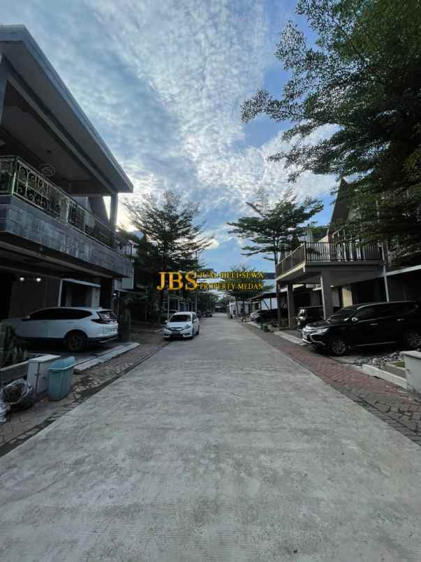 dijual cepat rumah di komplek mayfair residence medan