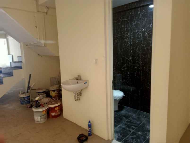 dijual ruko gudang kantor babatan pantai